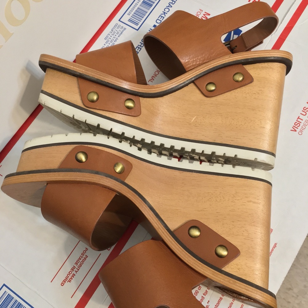 Chloe Woody Wedge Leather Sandals. Size 38. Made in Spain.